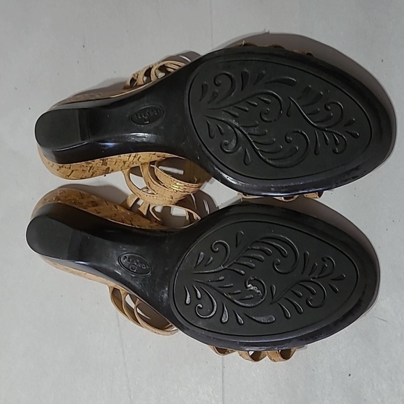 Women's Pesaro Slipon Sandals - Picture 8 of 9
